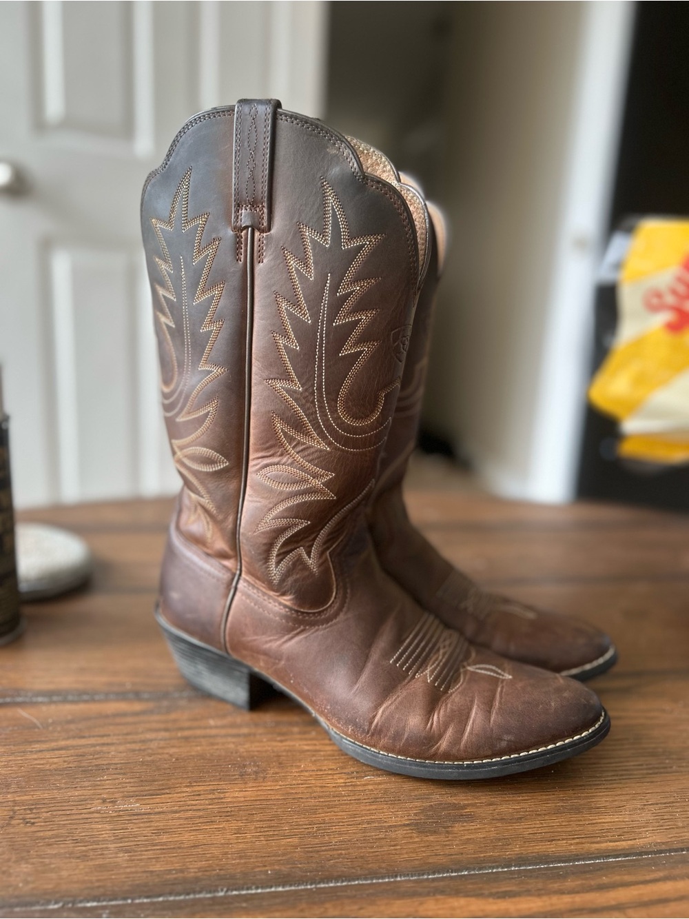 Ariat Women's Heritage R Toe Western Boots Distressed Brown Leather Size 9B